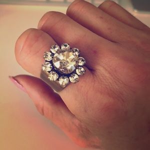 URBAN OUTFITTERS- FLOWER BLING RING! NEW!